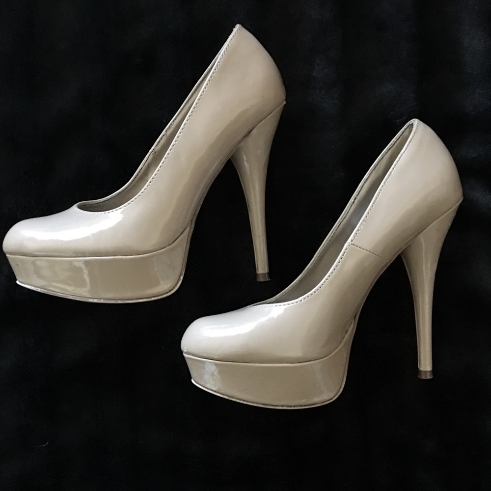 Nude Pumps